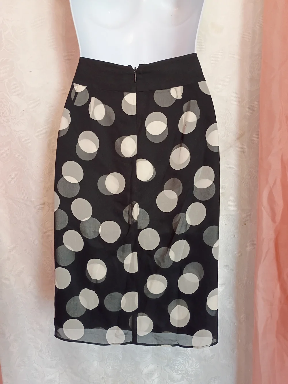 🛍️ BUNDLE ONLY🛍️Ann Taylor Black 100 % Silk Skirt with Cream Polka Dots